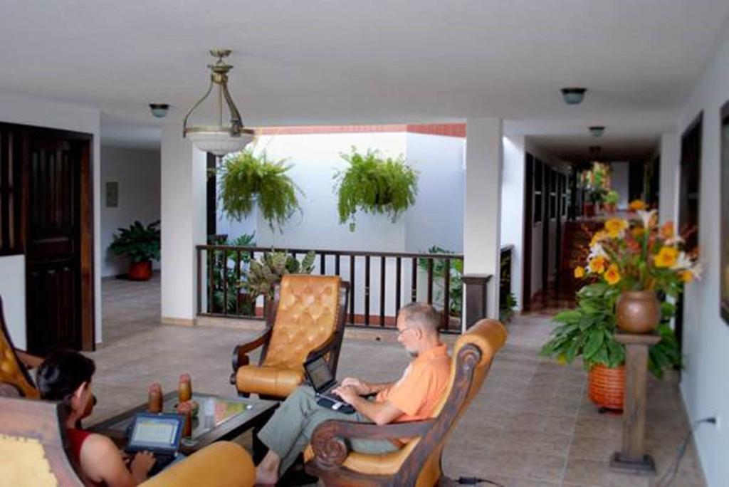 Hotel Las Nieves Giron Exterior photo