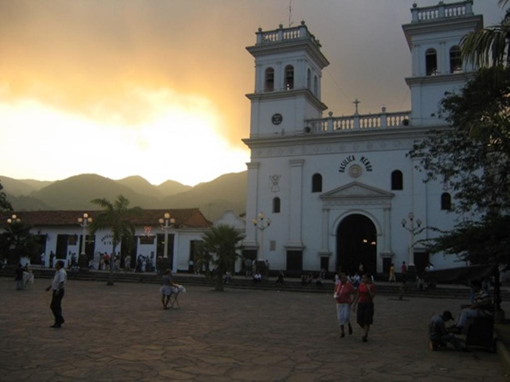 Hotel Las Nieves Giron Exterior photo